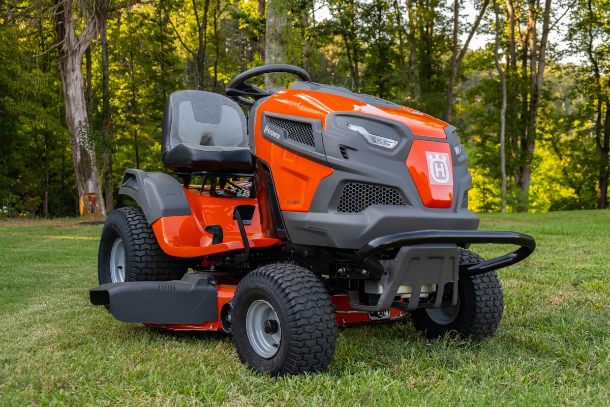 Ride on lawnmower